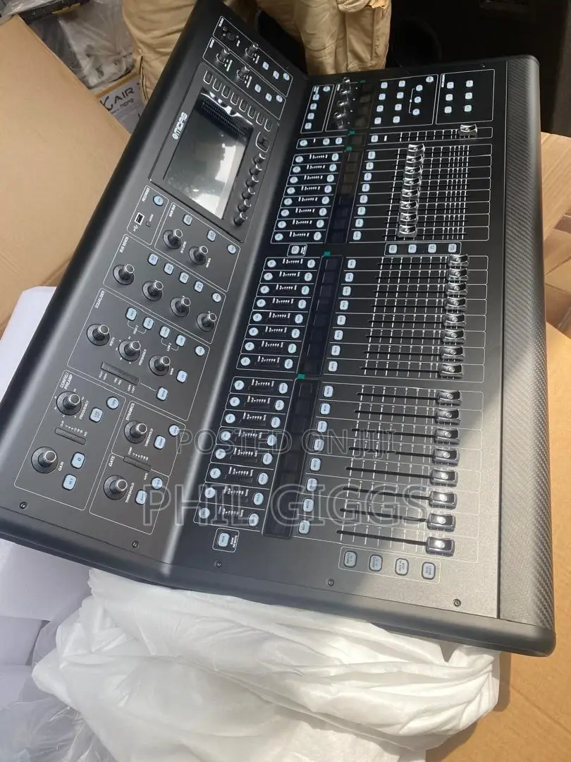 Midas M32 Digital Mixer