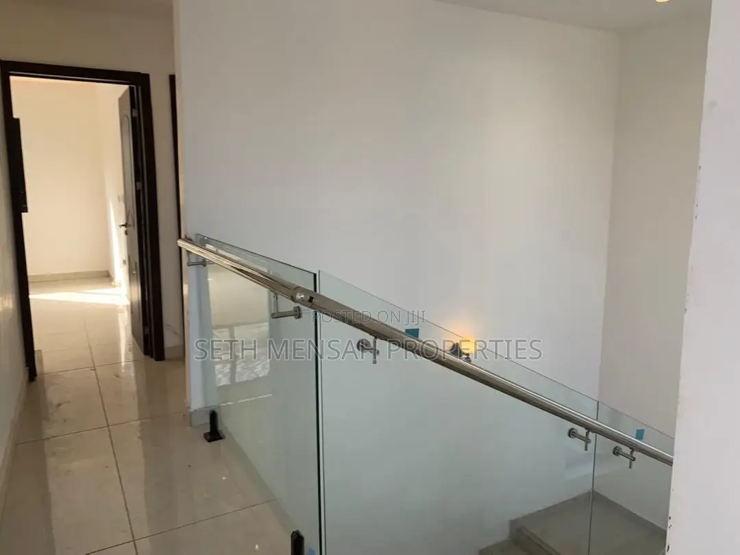 4bdrm House in Skm, Adjiriganor for sale