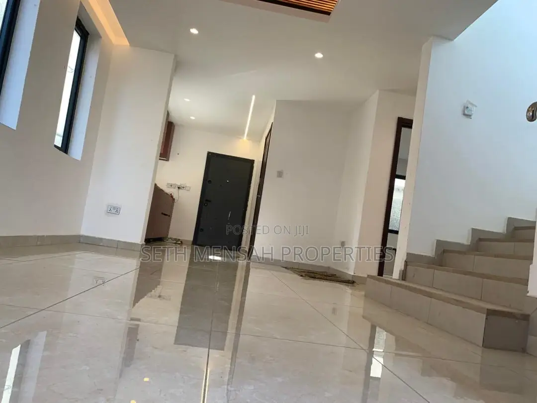 4bdrm House in Skm, Adjiriganor for sale