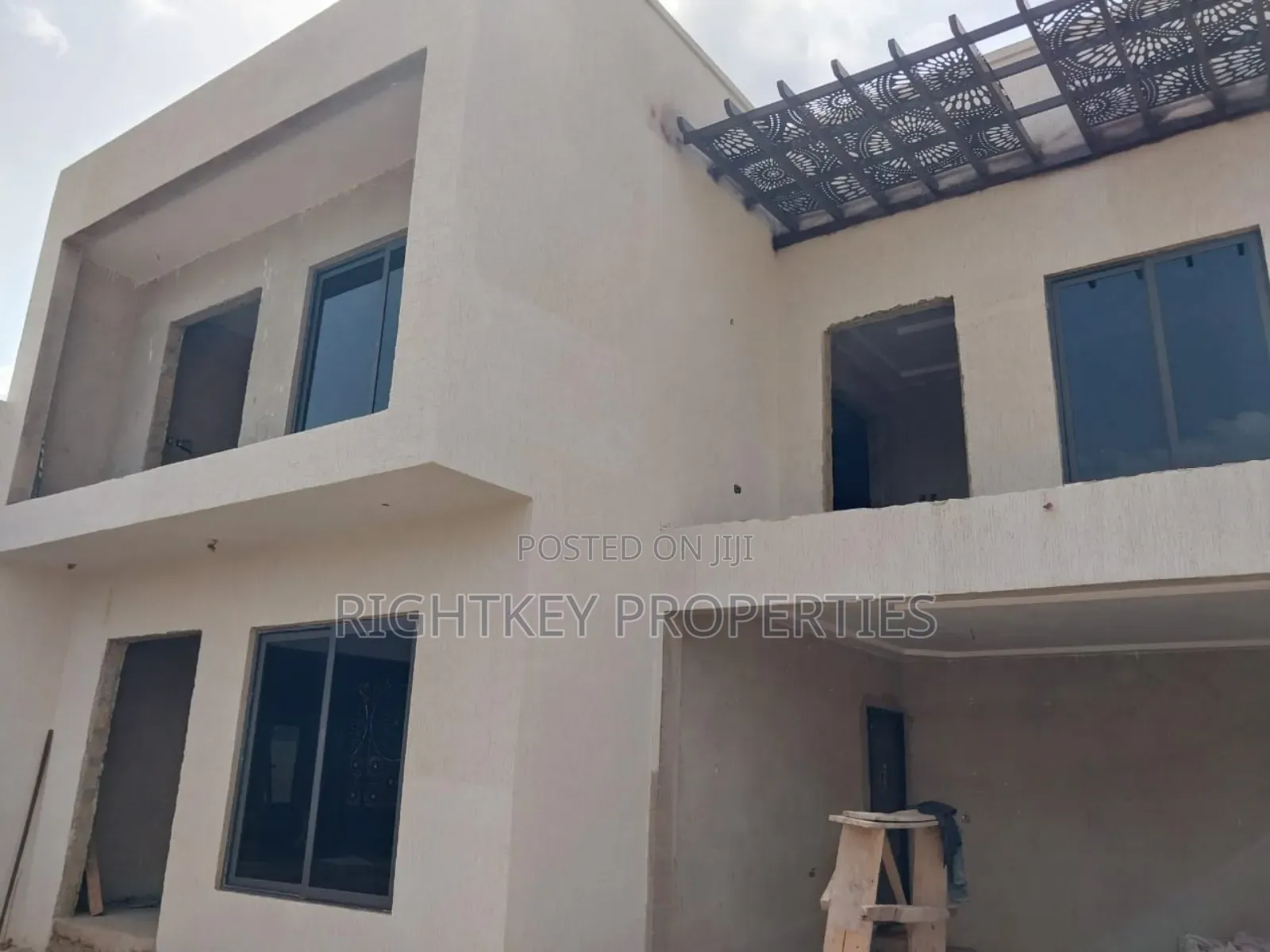 4bdrm Duplex in Rightkey, Kumasi Metropolitan for sale