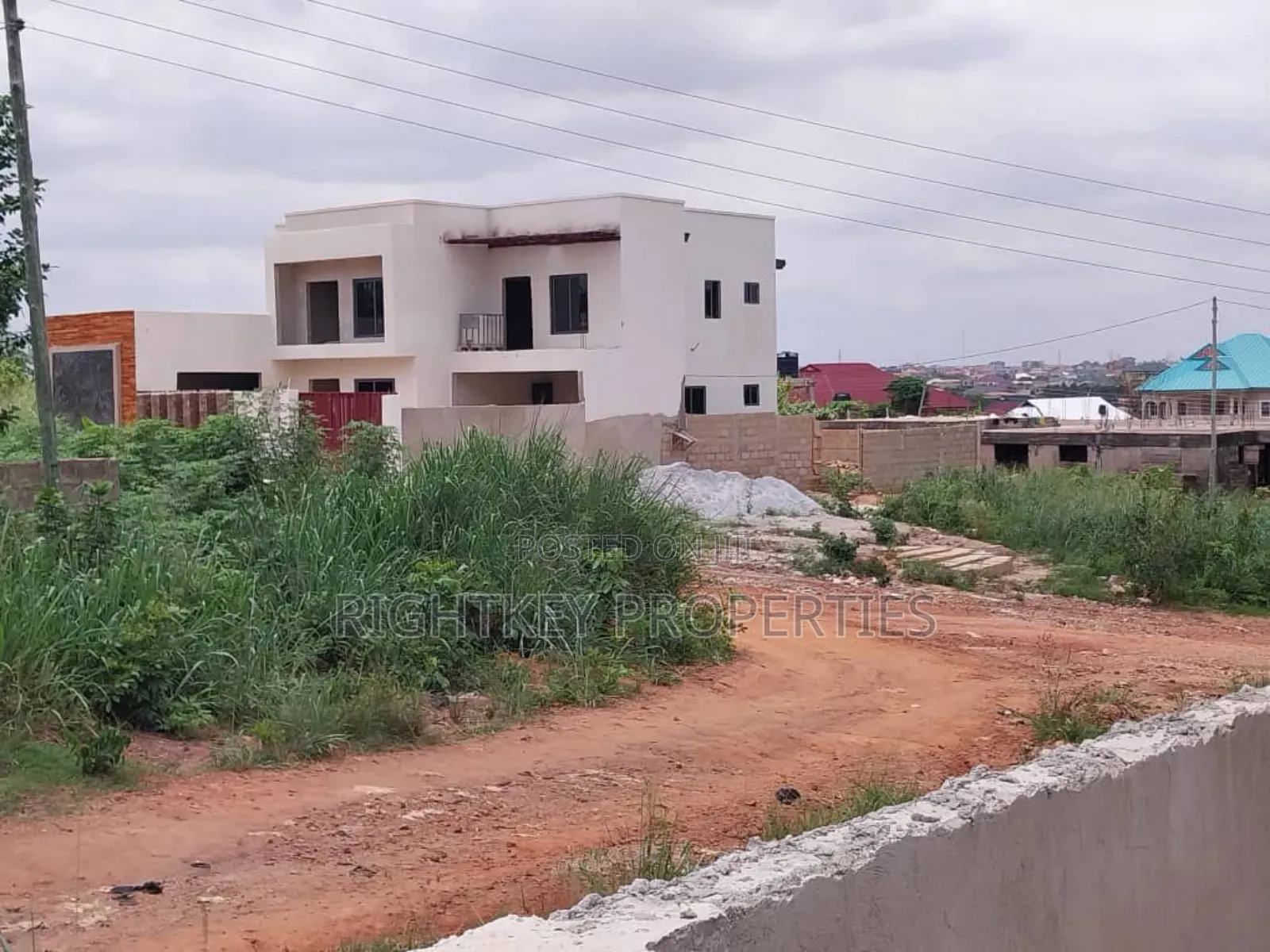 4bdrm Duplex in Rightkey, Kumasi Metropolitan for sale