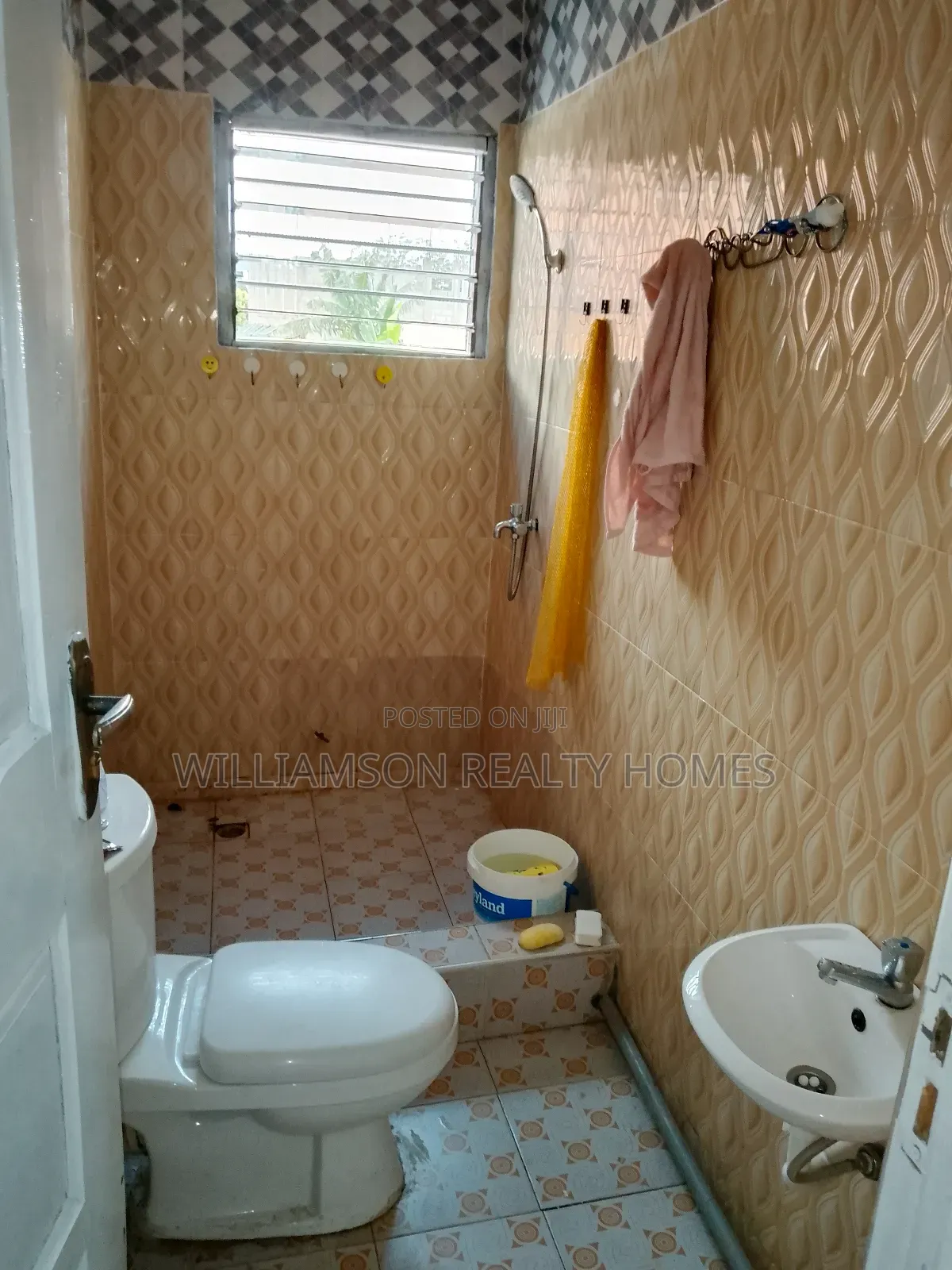 3bdrm Apartment in Community 18 Area, Spintex for rent