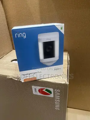 Ring Spotlight Camplus Outdoor/Indoor Wireless 1080p Battery