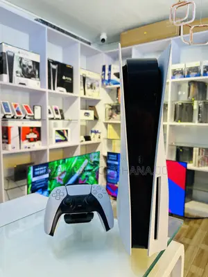 Standard Ps5 With 5 Lates Games ( Fc25 )