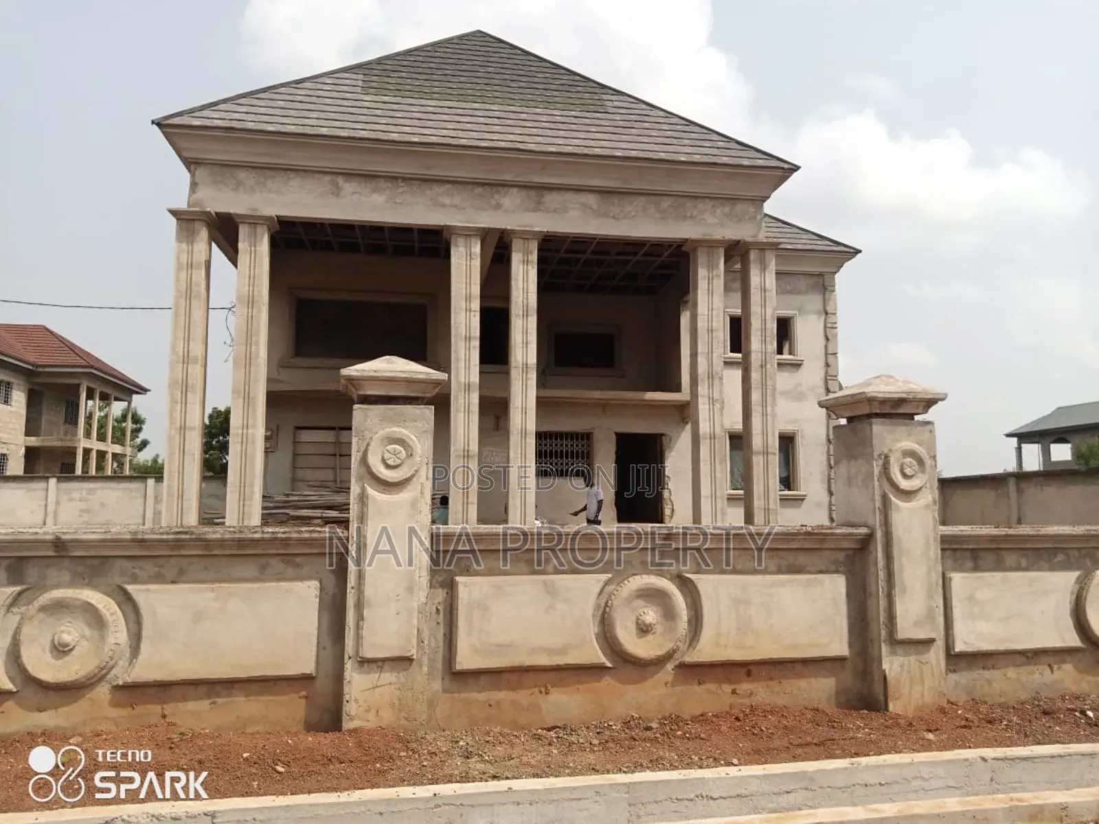 8bdrm Mansion in Valley View Area for sale