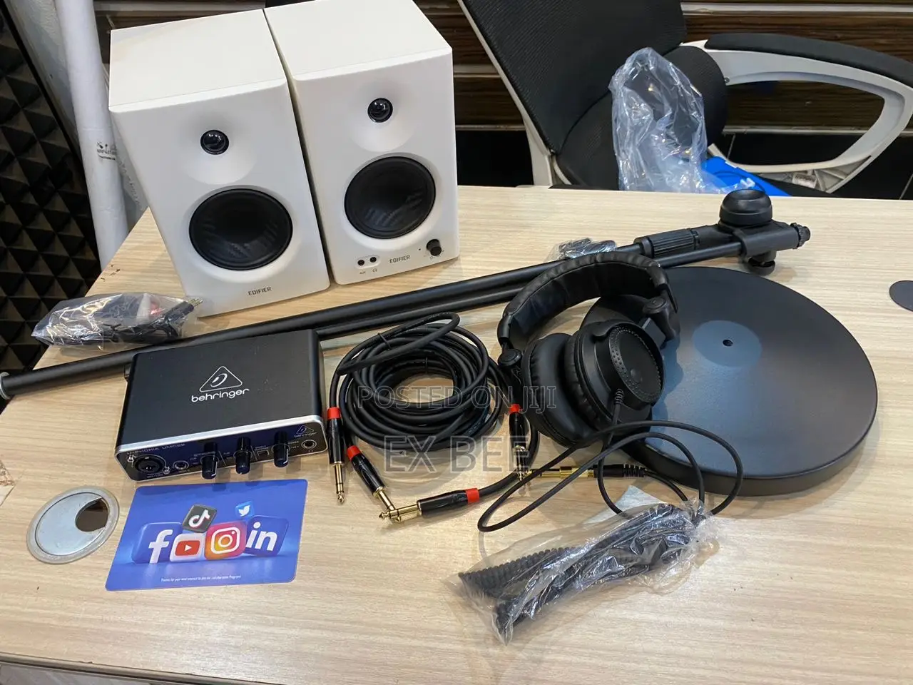 Behringer Umc22 Studio Recording Set