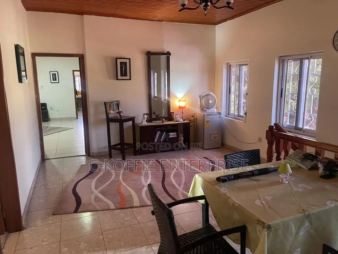 Furnished 6bdrm Mansion in Tesano for sale