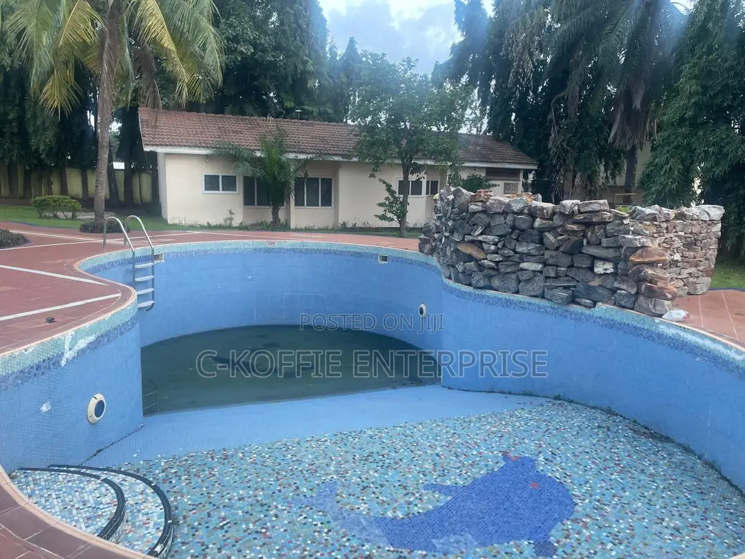 Furnished 6bdrm Mansion in Tesano for sale