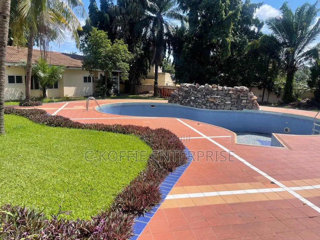 Furnished 6bdrm Mansion in Tesano for sale