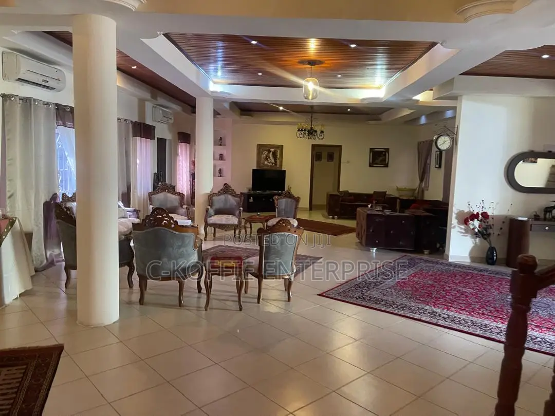 Furnished 6bdrm Mansion in Tesano for sale