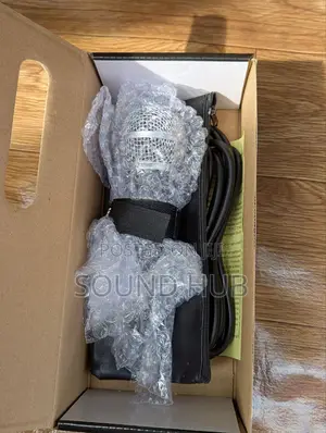 Professional Shure Wired Microphone Black