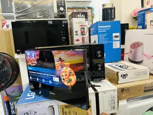 Very Neat Microwave Oven 20L Midea Black .