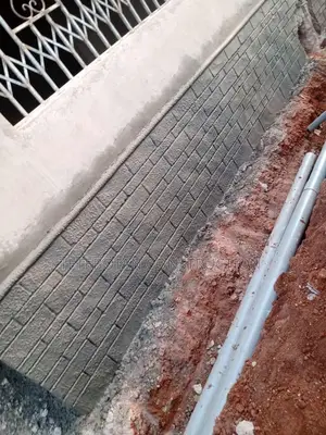 Fence Wall Design's Decor Molding by Hand Using Mortar