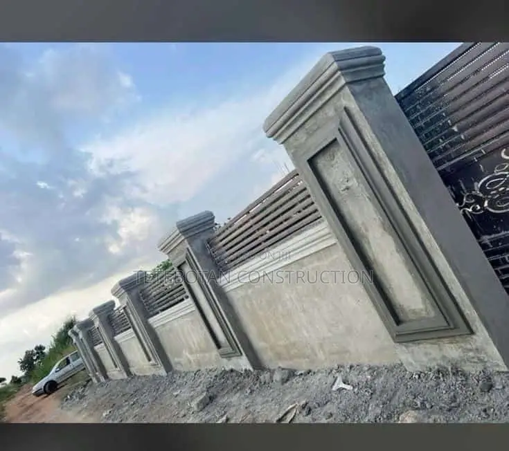 Fence Wall Design's Decor Molding by Hand Using Mortar
