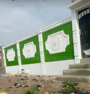 Fence Wall Design's Decor Molding by Hand Using Mortar