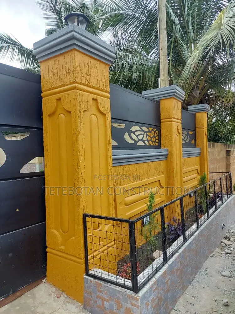 Fence Wall Design's Decor Molding by Hand Using Mortar