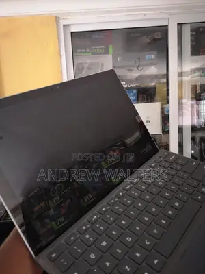 New Laptop Microsoft Surface Pro (2017) 4GB Intel Core I5 SSD 128GB