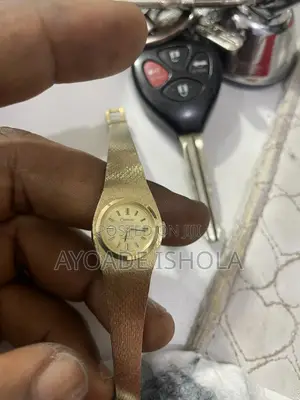 Female Le Chateau Watch Vintage Gold Watch 5864