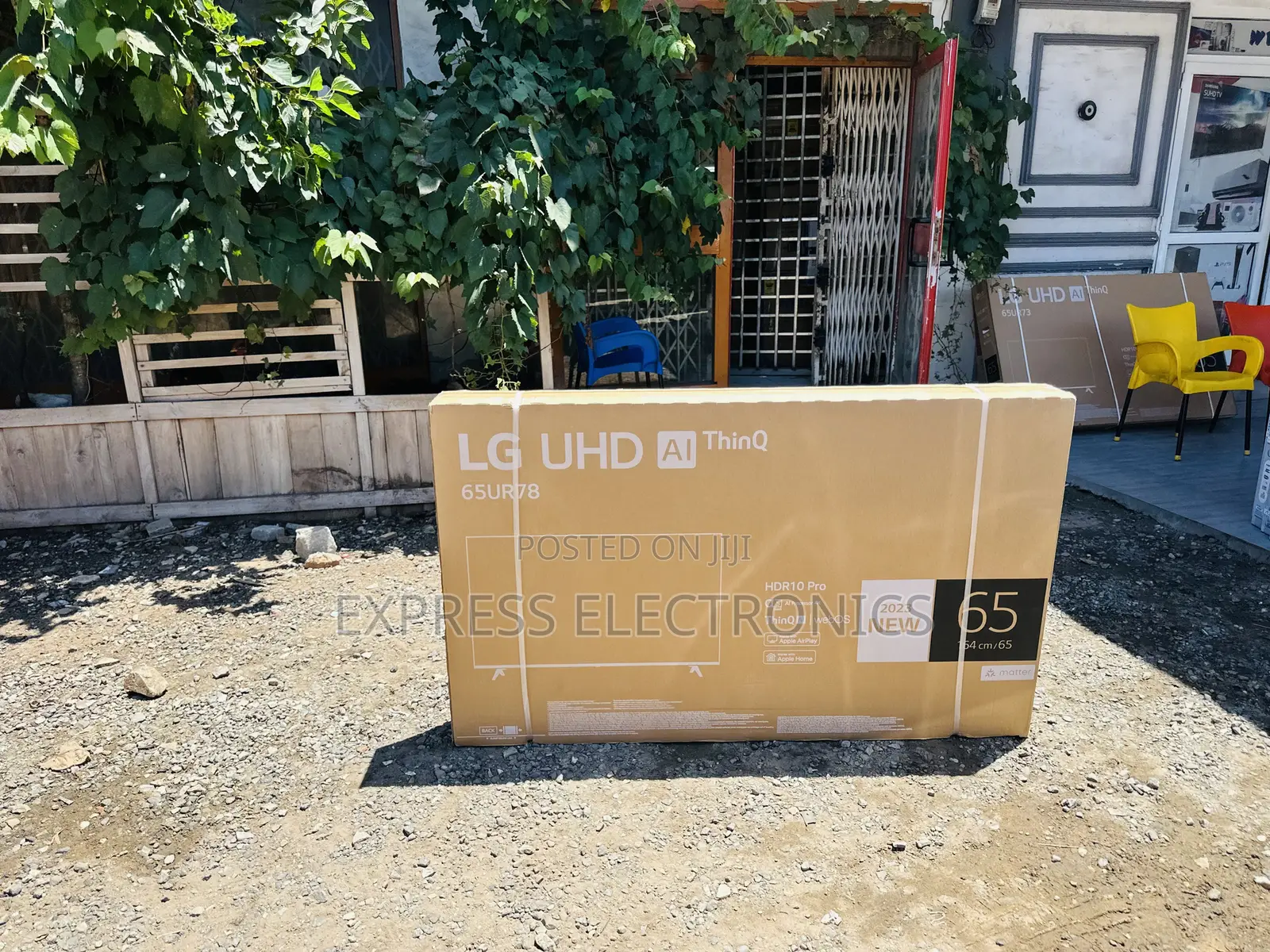 Built in Smart Things Hub LG UHD Smart 65”UR73