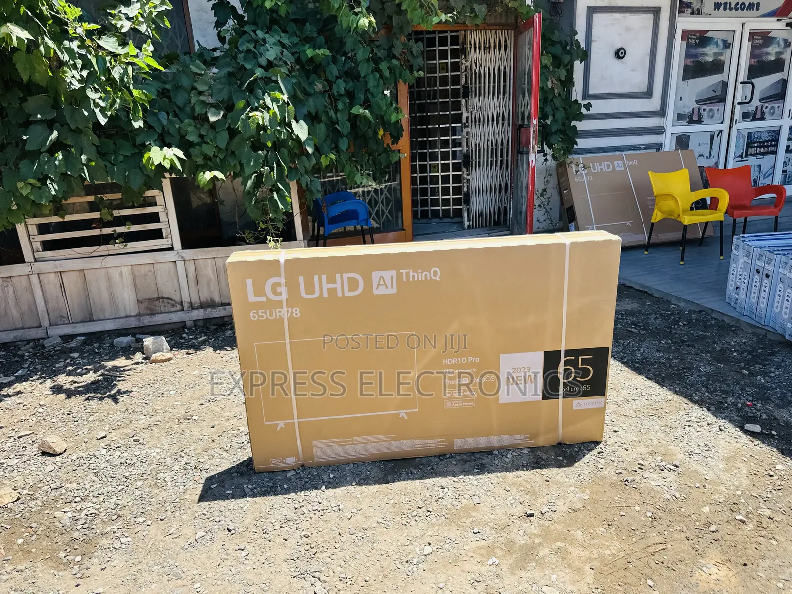 Built in Smart Things Hub LG UHD Smart 65”UR73