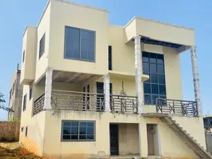 6bdrm House in Amoah, Takoradi for sale