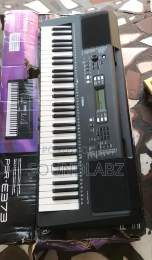 Yamaha Psr-373 Keyboard And Keyboard Stand