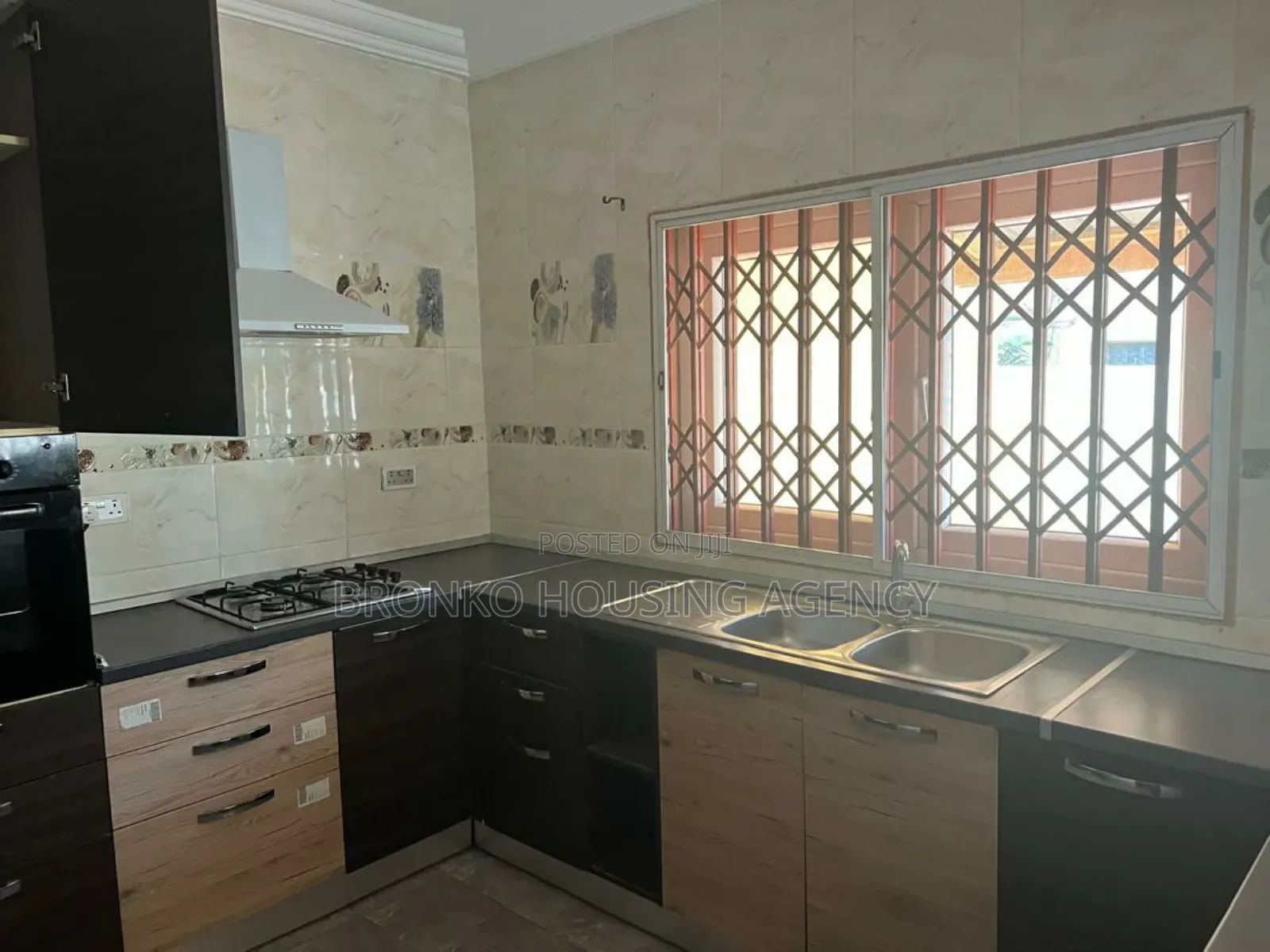 3bdrm House in Bronko Housing, Spintex for rent