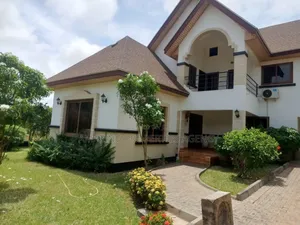 4bdrm House in Sakumono for rent