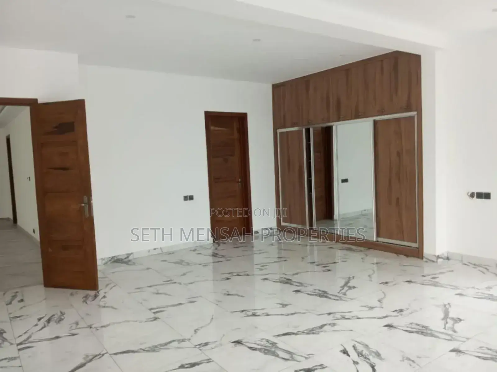 8bdrm House in Skm Properties, East Legon for sale