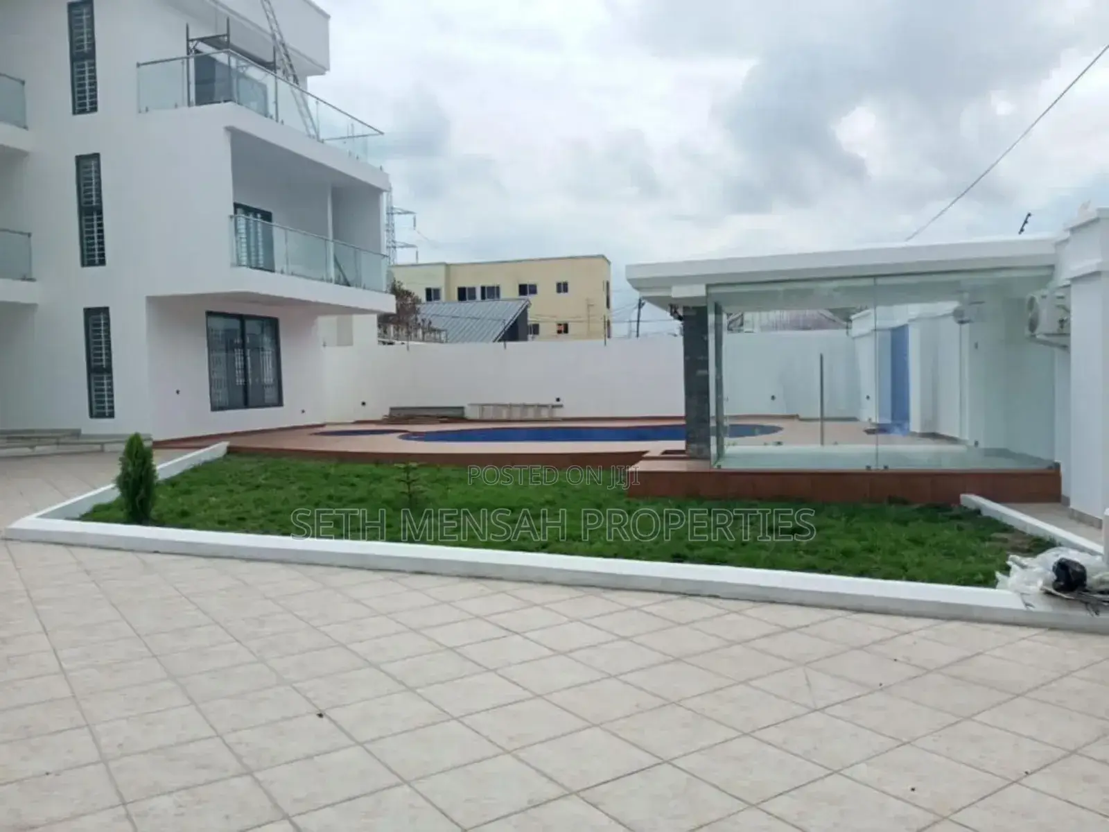 8bdrm House in Skm Properties, East Legon for sale