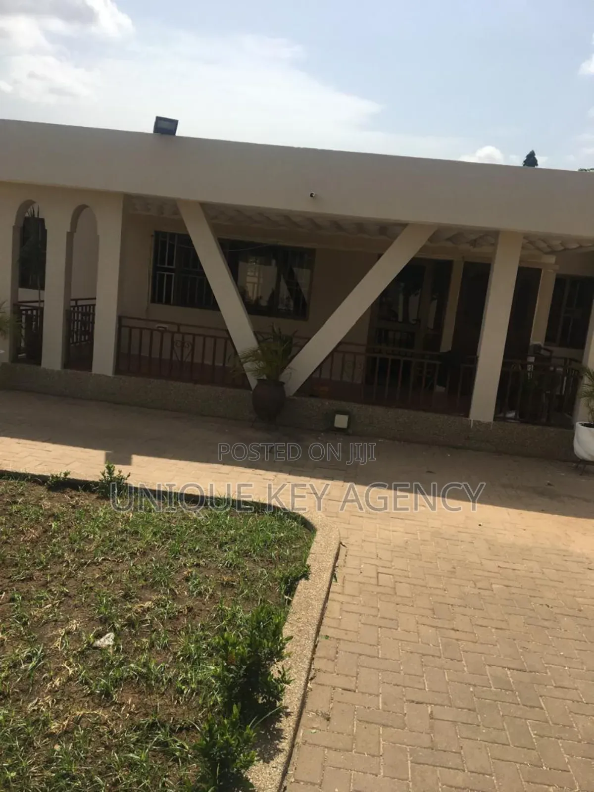 3bdrm House in Unique Key Agency, Airport Residential Area for sale