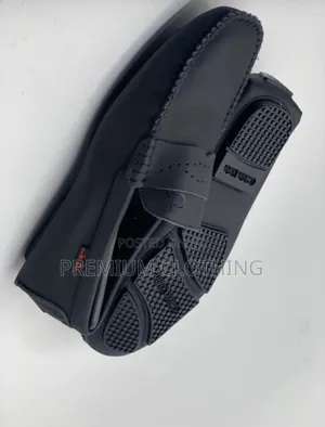 Plain Black Shoes Available for Men (Loafer)