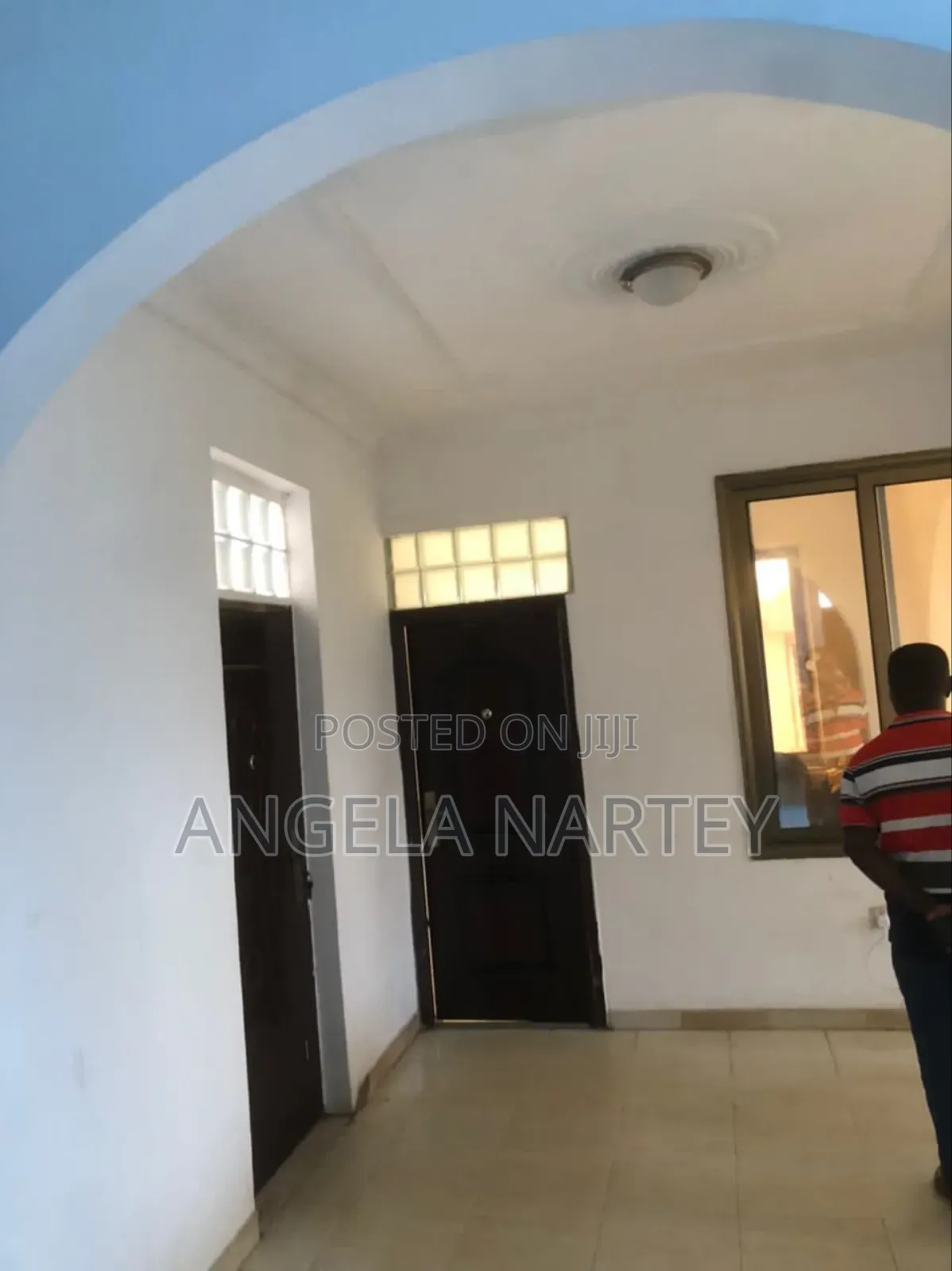8bdrm House in Sakumono for sale