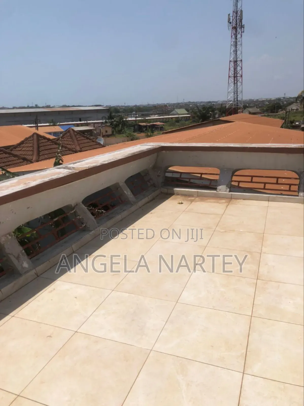 8bdrm House in Sakumono for sale