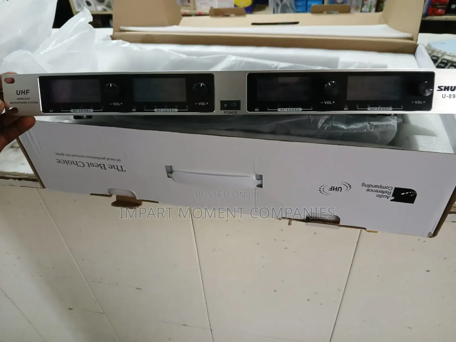 4 in 1 Shure Professional Wireless Microphone