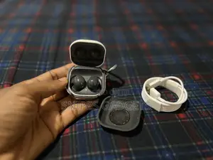 SAMSUNG Galaxy Buds 2 With Protective Case