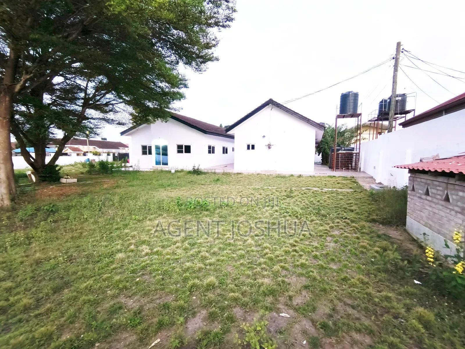 4bdrm House in Manet Court Estate, Airport Residential Area for rent