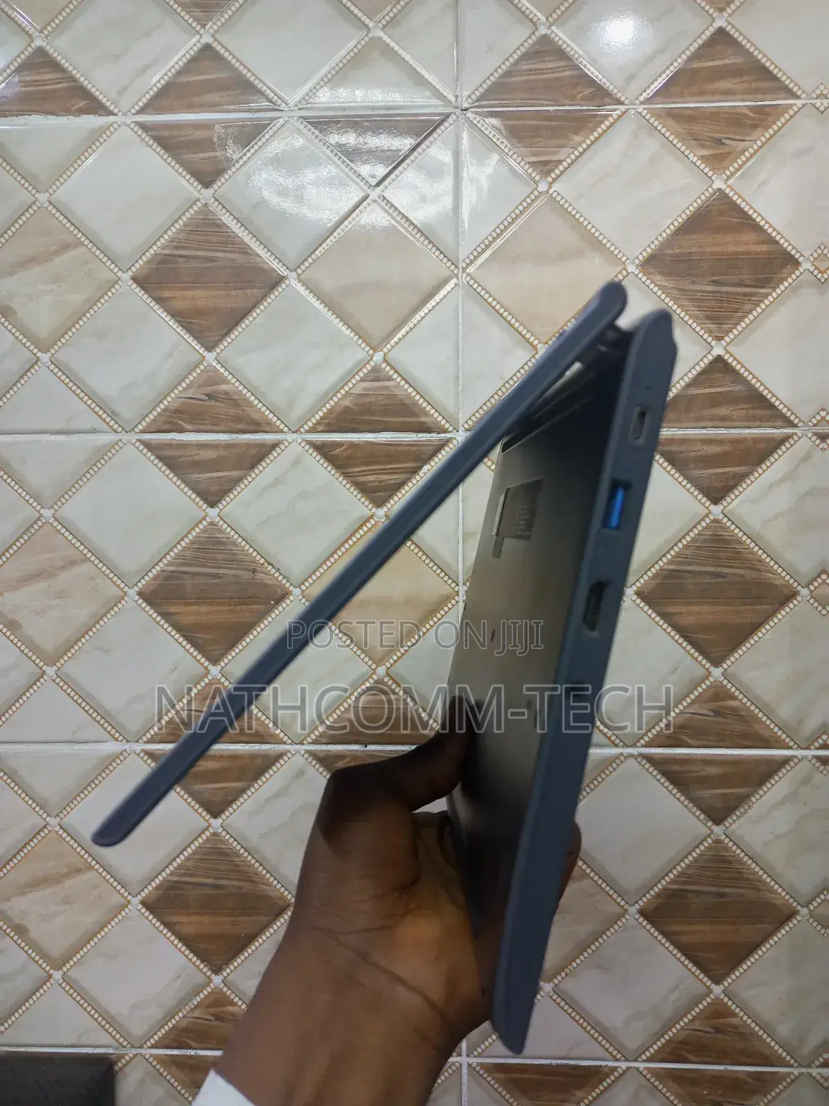 Laptop Lenovo 300e 4GB Intel SSD 128GB