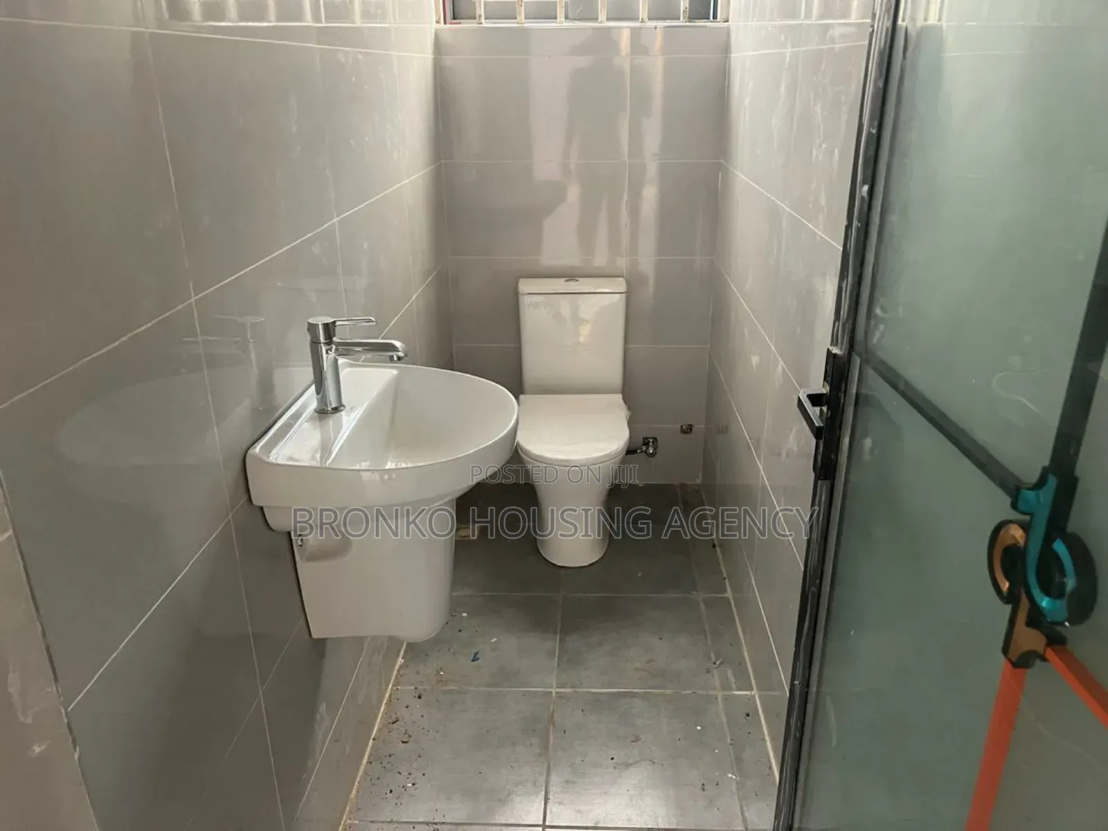 3bdrm House in Bronko Housing, Spintex for rent