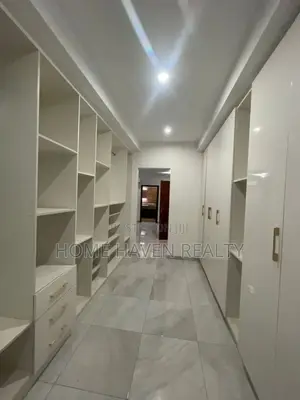 4bdrm House in Acp, Pokuase for sale
