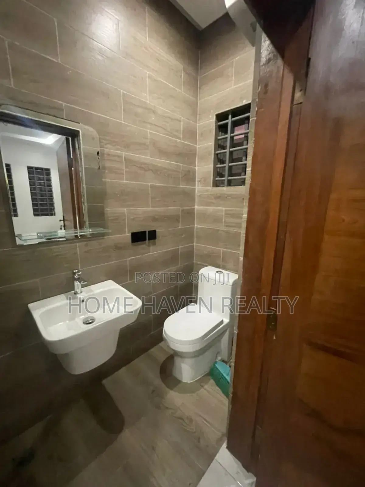 4bdrm House in Acp, Pokuase for sale