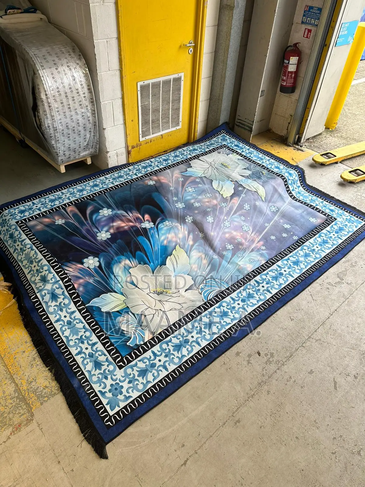 4 Rugs in Different Colours