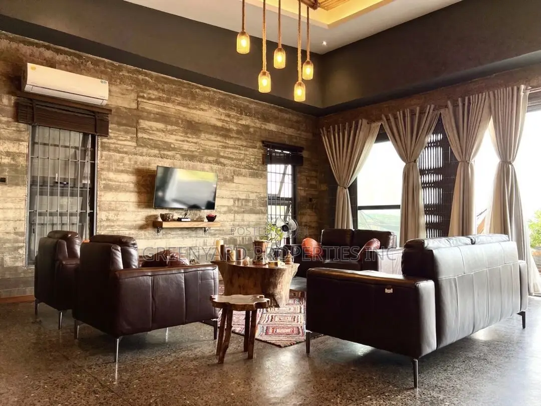 Furnished 8bdrm Mansion in Mountains, Aburi for sale
