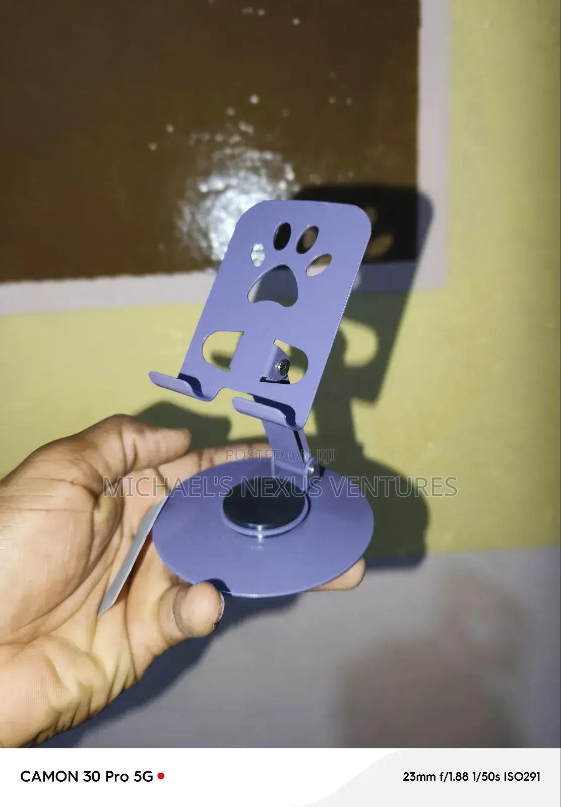 Rotatable Metallic Phone Stand