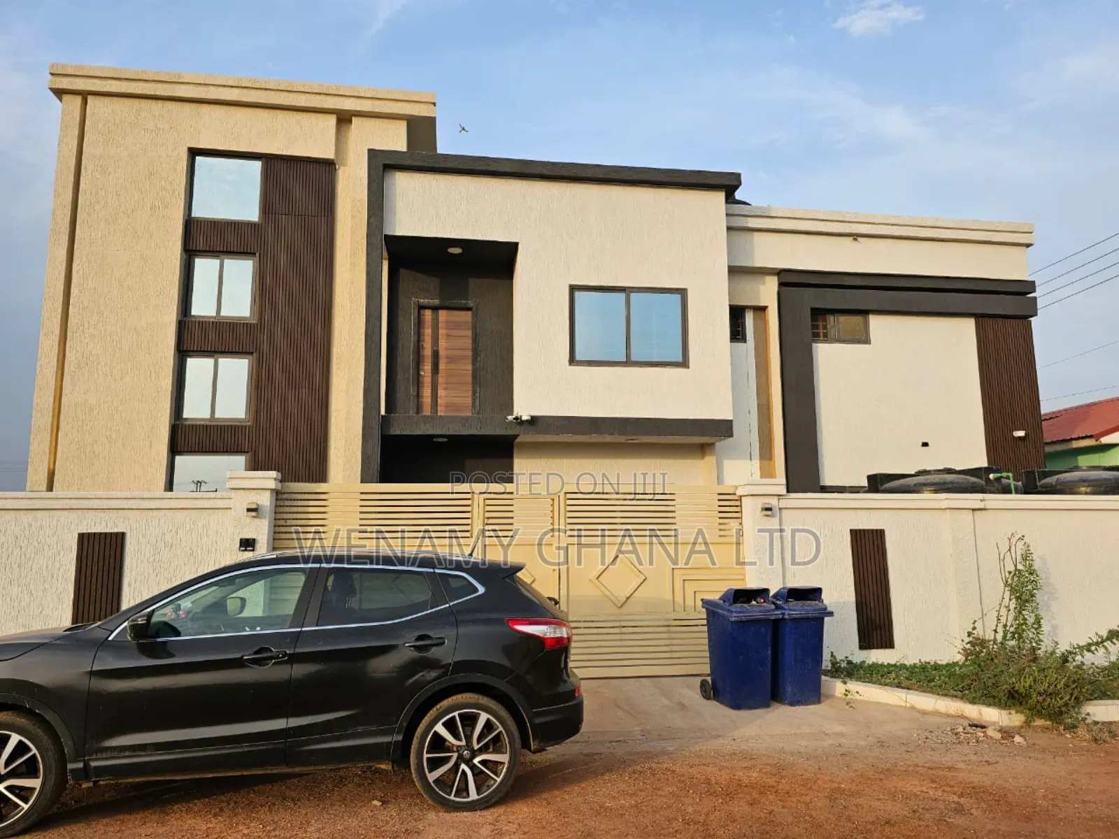 8bdrm Duplex in Devtraco, Tema Metropolitan for sale