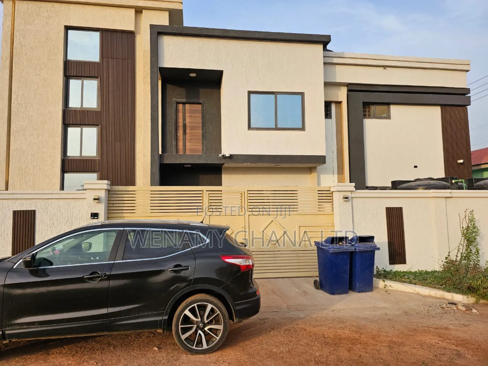 8bdrm Duplex in Devtraco, Tema Metropolitan for sale