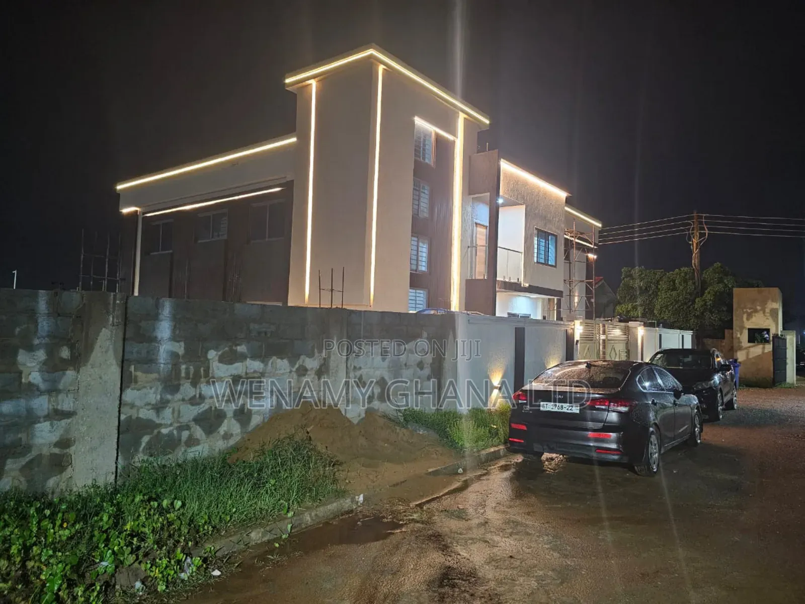 8bdrm Duplex in Devtraco, Tema Metropolitan for sale