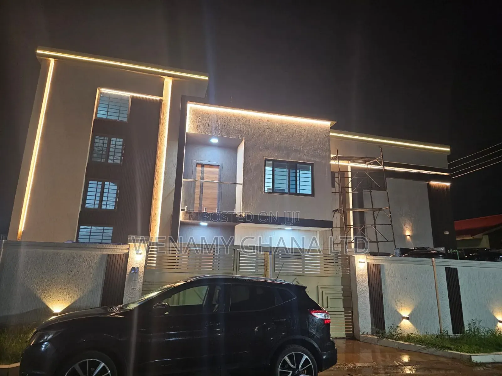8bdrm Duplex in Devtraco, Tema Metropolitan for sale