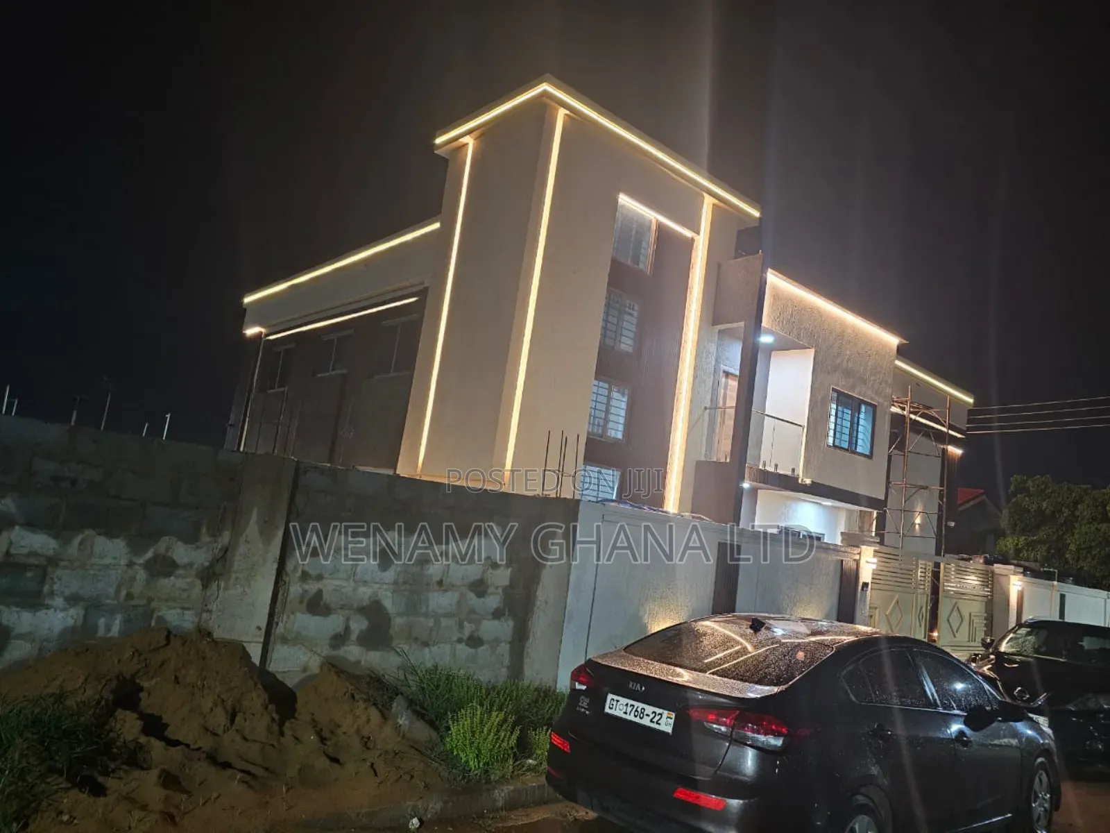 8bdrm Duplex in Devtraco, Tema Metropolitan for sale