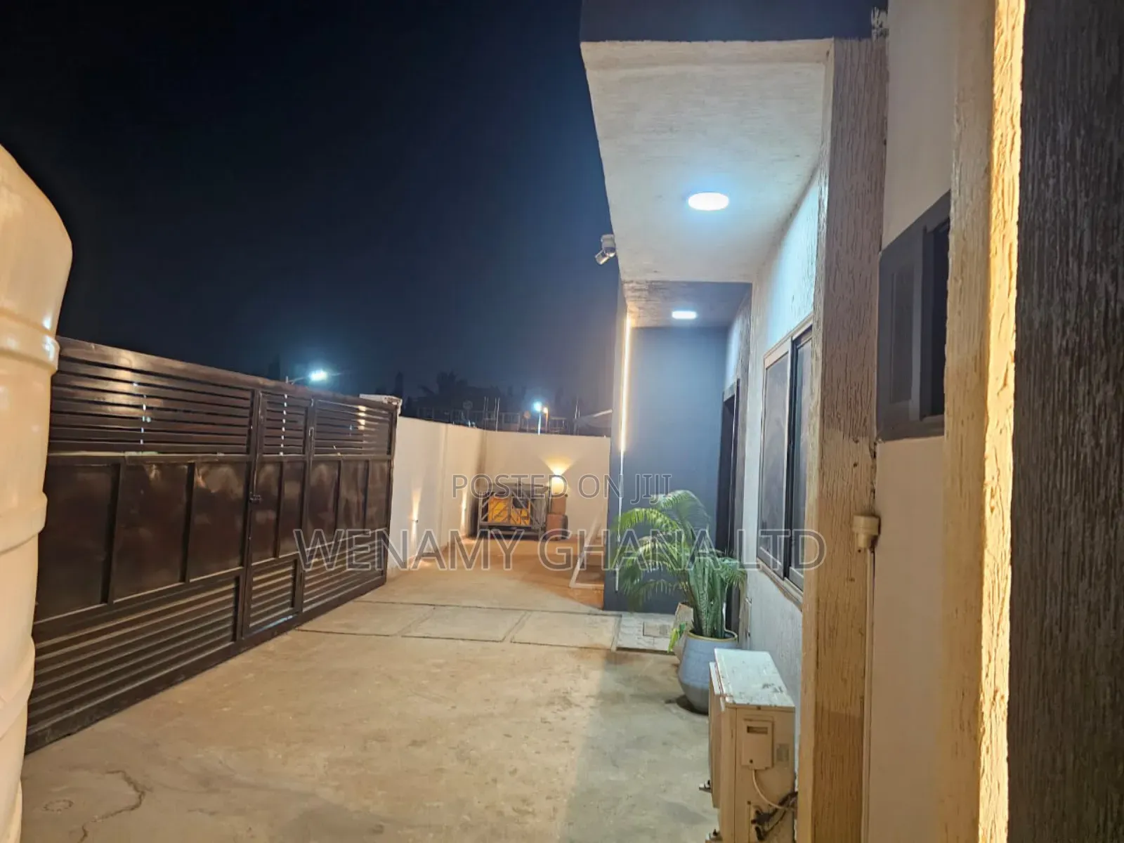 8bdrm Duplex in Devtraco, Tema Metropolitan for sale